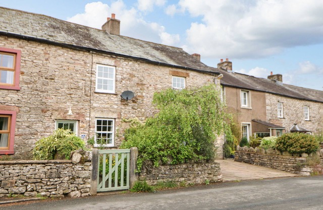 OTTERS HOLT, pet friendly, with open fire in Appleby-In-Westmorland