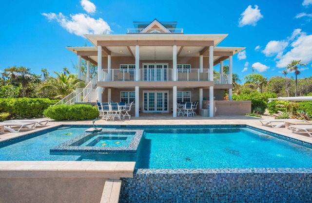 Our Cayman Cottage: Spacious Family Beach House w/Pool, Spa, Kayaks, + Arcade Room