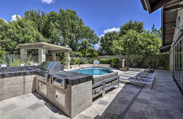 Outdoor Kitchen: Desert Dream Home in Scottsdale!
