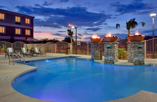 Outdoor Pool | Close to Tucson Airport