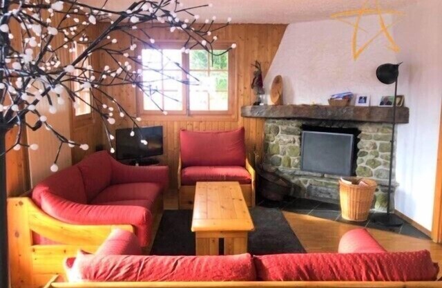Outside : two-storey flat for 6 persons in a chalet, south-west-terrace and balcony with garden furn