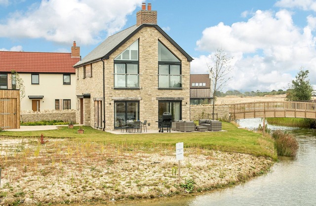 Overton Island 01 (OI01), Silverlake, Dorset