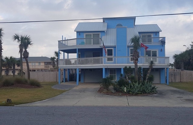 OWB Beach House a short1/2block walk to the back