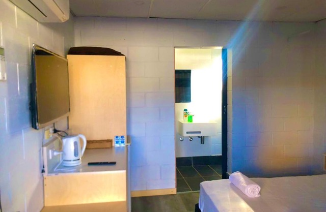 OXFORD HOTEL MOTEL