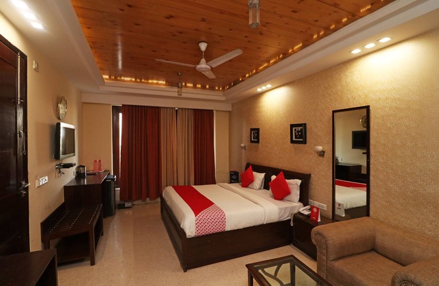 OYO 26915 Hotel North East Residency