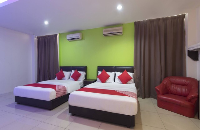 OYO 44072 Mines Cempaka Hotel