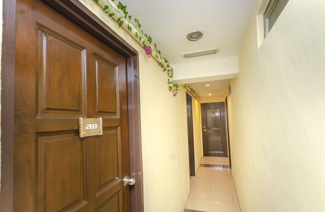 OYO 89703 B Link Hotel