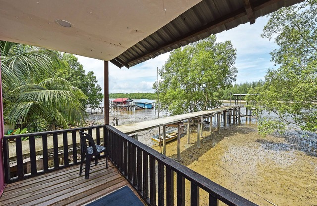 OYO 90708 D'kuala Waterfront Chalet & Boat Charters