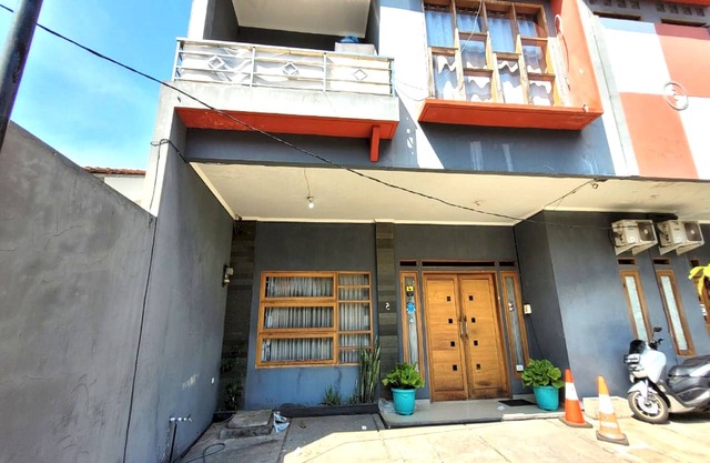 OYO 92725 Regol Srimahi Residence