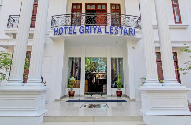 OYO 93011 Hotel Griya Lestari Pati 2