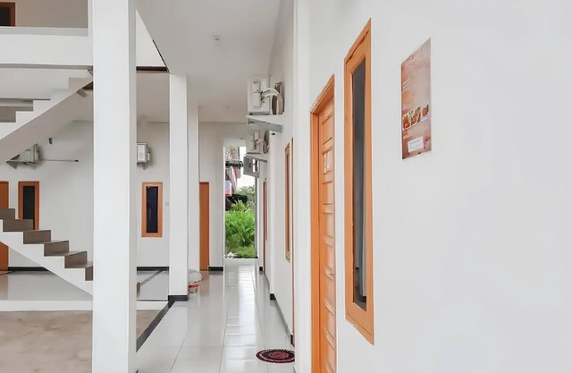 OYO 93306 Homestay Permana Supadio Airport