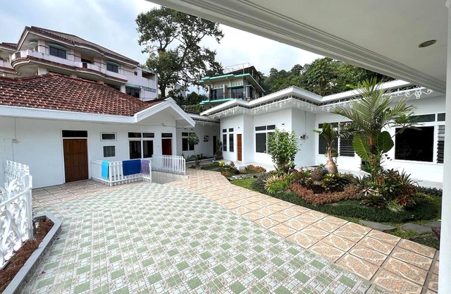 OYO LIFE 92844 Penginapan Cibodas