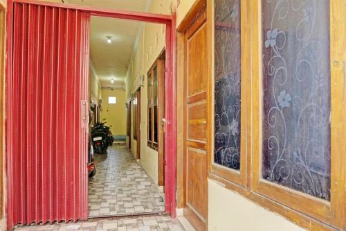OYO Life 92936 Kost Teteh Erni Karawang
