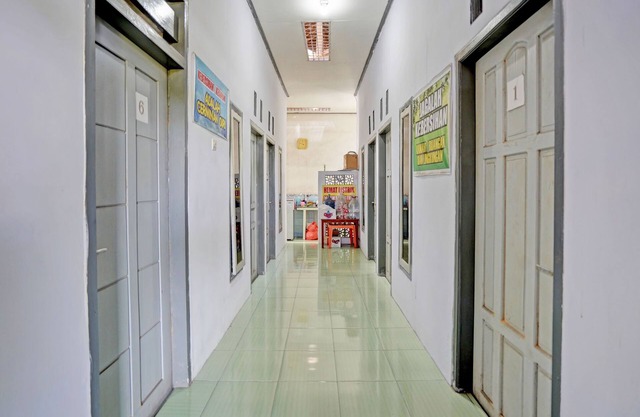 OYO Life 92937 Kost Putri Sarkara Syariah