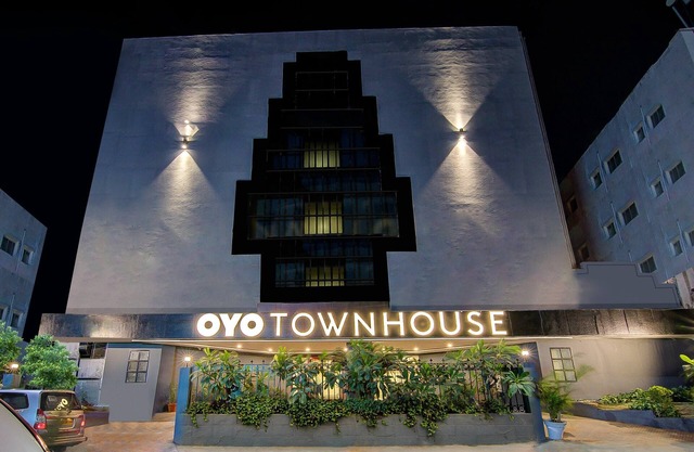 OYO Townhouse PEARL REGENCY