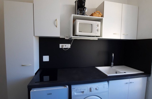 P1 25m2 Furnished, Equipped Avignon Centre
