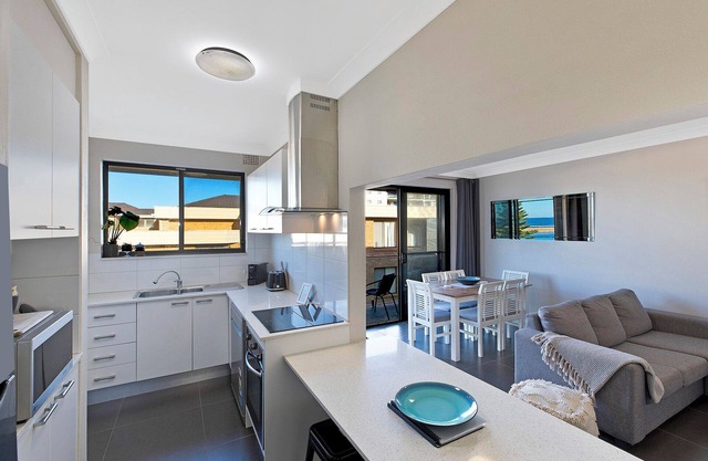 Pacific Court 10