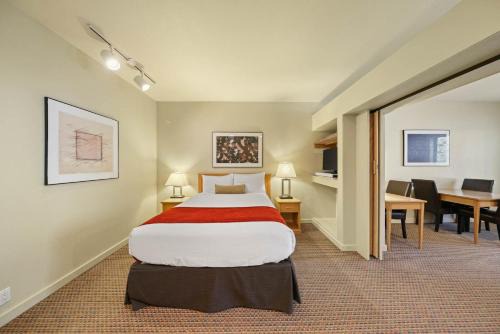 Palisades Tahoe Lodge Rentals Studio #250