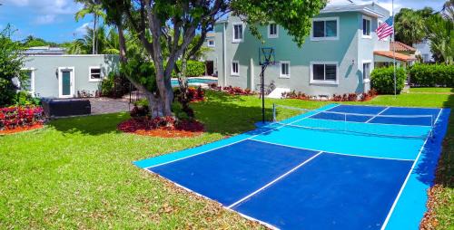 Palm Beach Oasis with BBQ, Htd Pool and Pickleball Ct