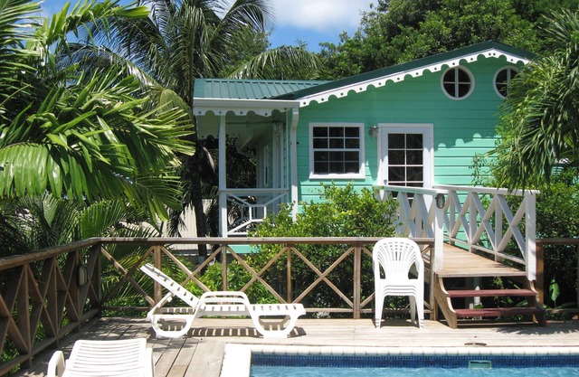 Palm Cottage . im karibischen Kolonialstil mit Pool