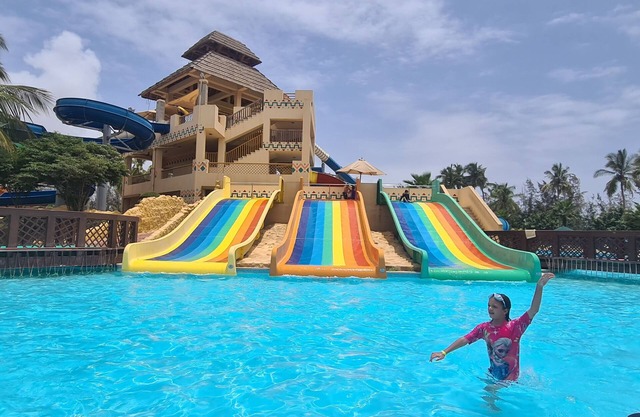 "palm House": Villa at Rotana Resort With Private Pool, 300 m From the Beach!