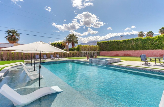 Palm Springs Backyard Oasis: Golf, Bocci, Pool/Spa