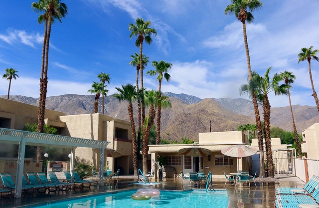Palm Springs Two Bedroom Condo located near Old Las Palmas