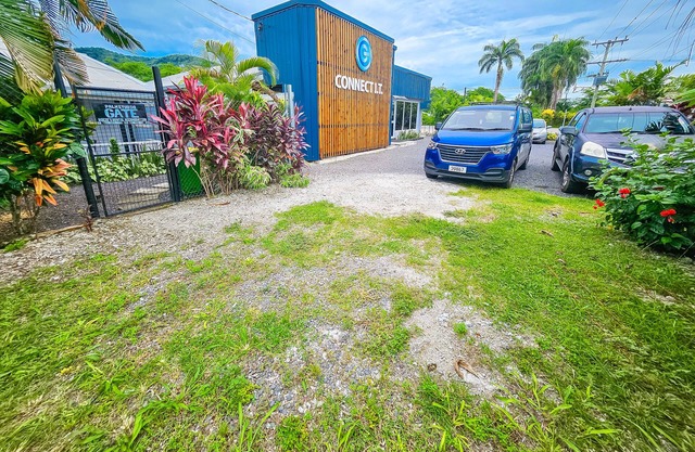 Palm Studio+Extra Bdrm, Lelata | Free-Wifi, Aircon, Netflix