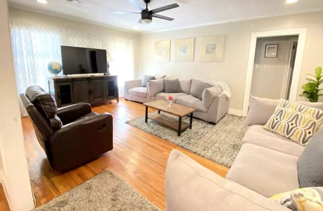 Palms Midtown Getaway, Great Location!