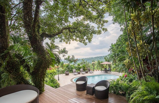 Pan029 - Beautiful house with pool and view over Panama City