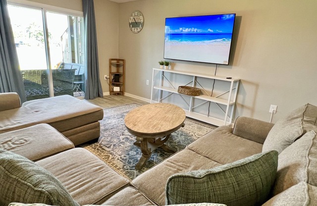 Panhandle Paradise, Waterfront, 2 Dog Friendly in Fort Walton Beach. Free Activities Included!