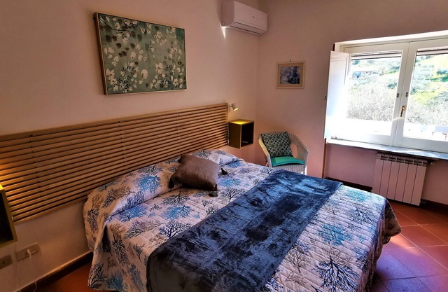 PANORAMIC APARTMENT FOR 4 WITH GARDEN AND PATIO, SEA VIEW