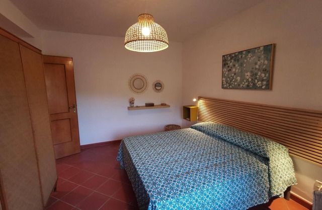 Panoramic Apartment for 8 with Garden and Patio, Sea View