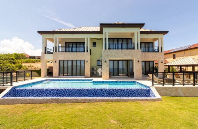 Panoramic Cliffside Luxe Villa