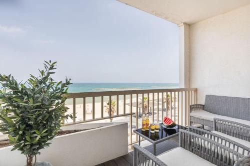 Panoramic Seaview Balcony Escape with Shelter by Sea N' Rent
