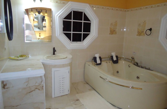 Panoramic Views, Close to: shopping centres, Stadium, Jazz & Blue Festival