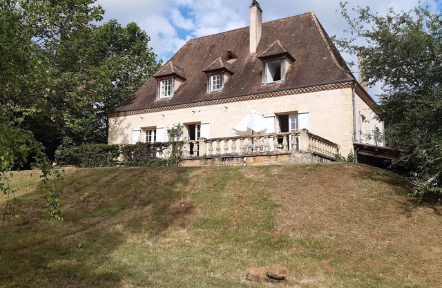 Pantaine, House sleeps 7 (+ 2 children + 1 baby), 3 bedrooms, large garden terrace
