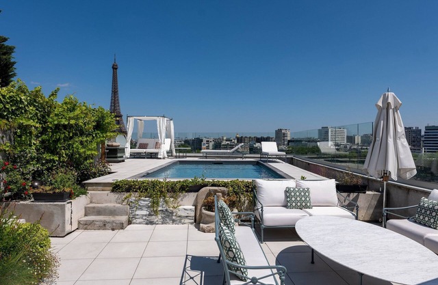 Par021 - Penthouse with private pool in Paris