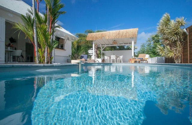 PARADISE BAY