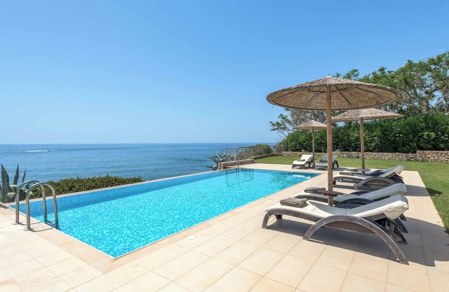 Paradise Beach II - Three Bedroom Villa, Sleeps 6