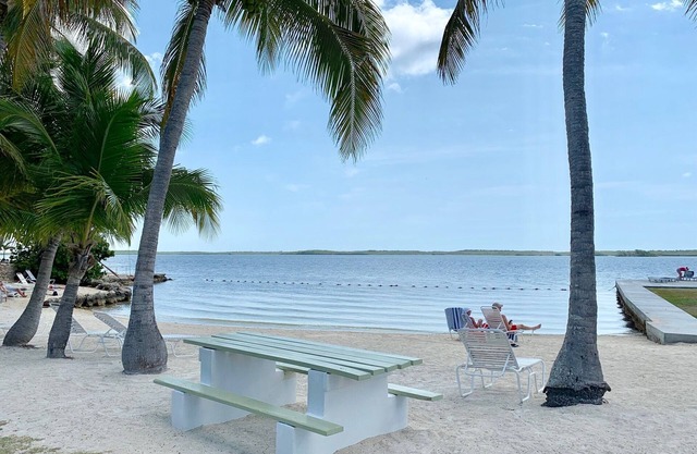 PARADISE BY THE SEA!nStunning Beach/direct Water View! Bring Your Boat!