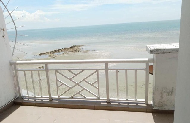 Paradise lagoon apartment