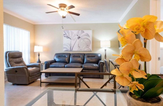 Paradise Shores #3 | 1 block to beach | 1 gig WiFi