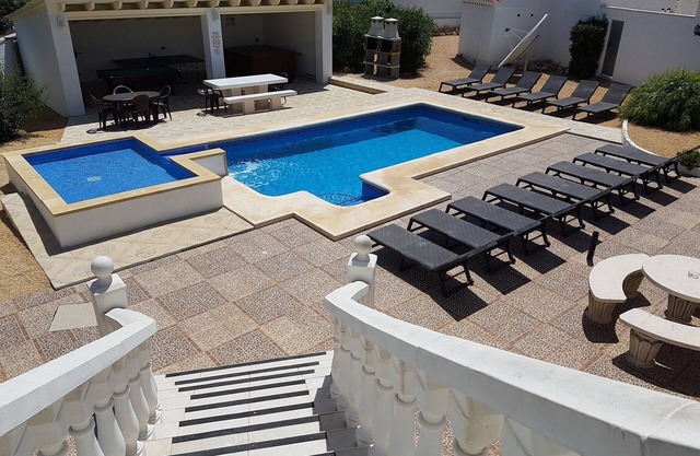 Paradise Villa - Quiet, Sun Terrace, Pool, Hot-tub, Games Rooms, Golden Beaches