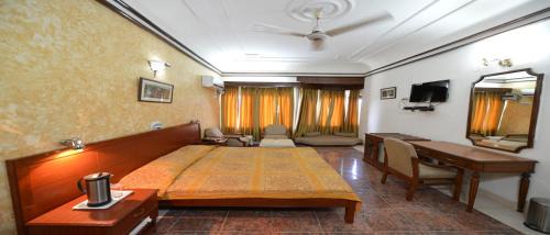 Parakeet Tourist Resort