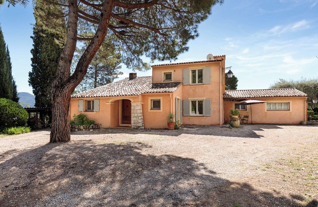 Parenthèse provençale: pool, garden, charm