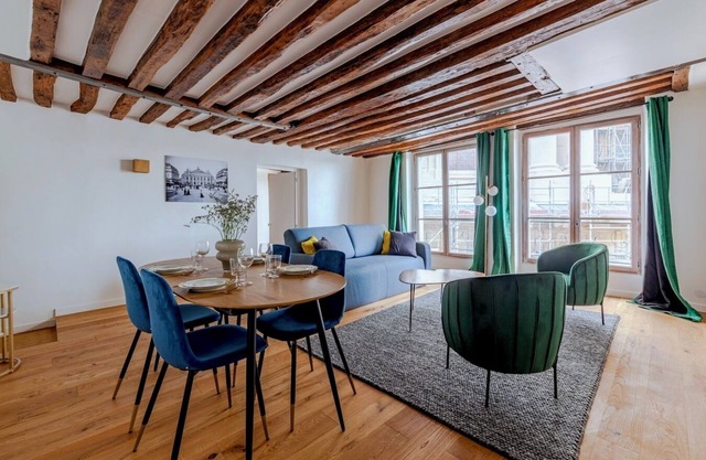 Paris 1, 3 rooms, exceptional view on St Eustache church and Les Halles gardens