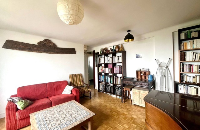 PARIS - 2-bedroom apartment with balcony