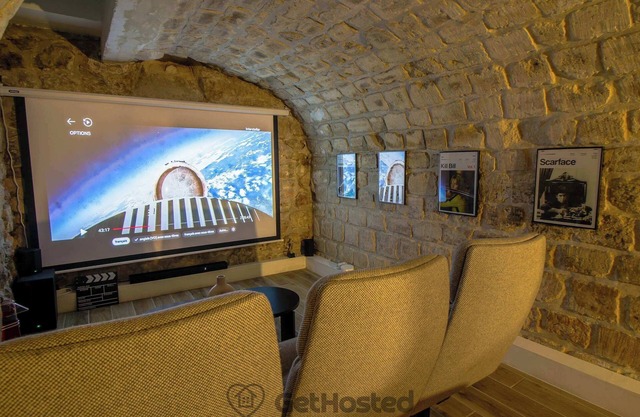 Paris Hideaway: Private Cinema – GetHosted