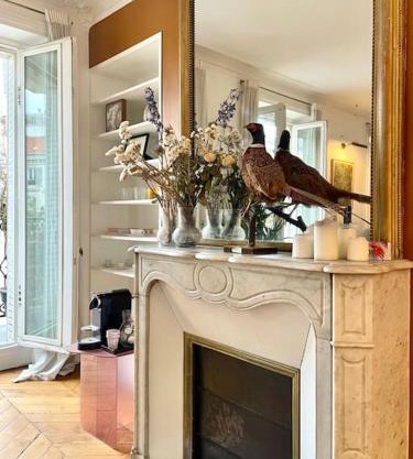ParisHome! Double Balcony, Art & Designer Touches